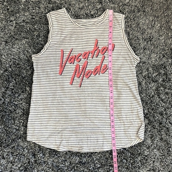 Zoe + Liv Vacation Mode Striped graphic top Size medium - Picture 13 of 13